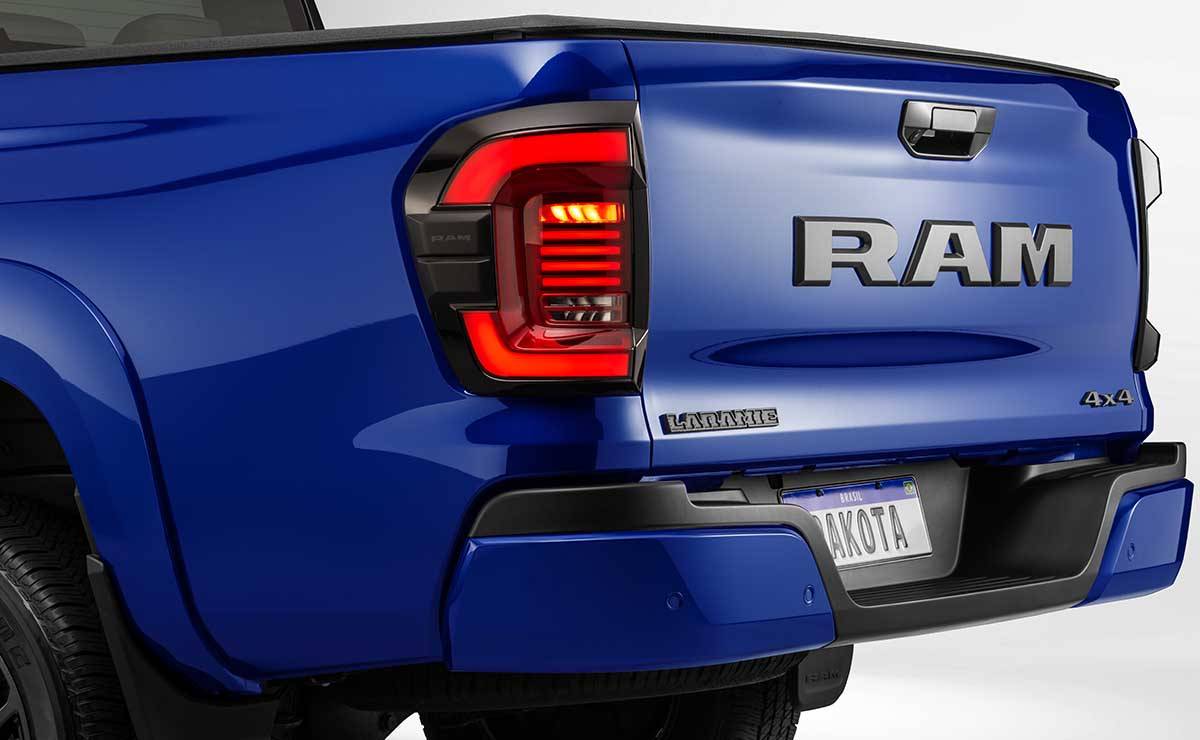 RAM Dakota Laramie Night Edition caja