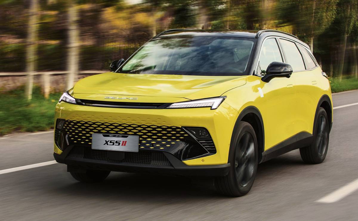 El SUV híbrido de 217 CV que desafía a Toyota Corolla Cross con más de 900 km de autonomía 5 SUV BAIC X55 II Hybrid accion