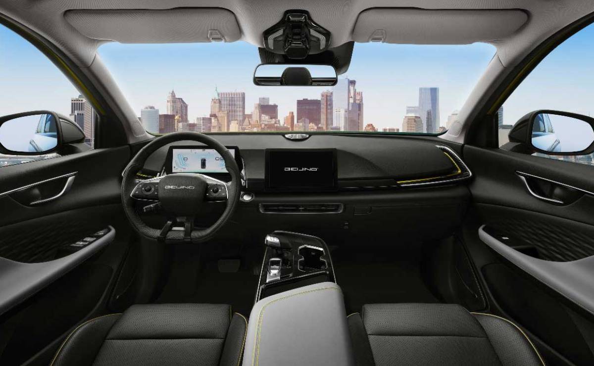 El SUV híbrido de 217 CV que desafía a Toyota Corolla Cross con más de 900 km de autonomía 7 SUV BAIC X55 II Hybrid interior