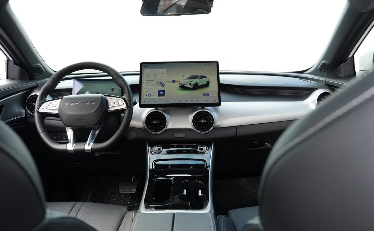 SUV Forthing Friday Reev interior