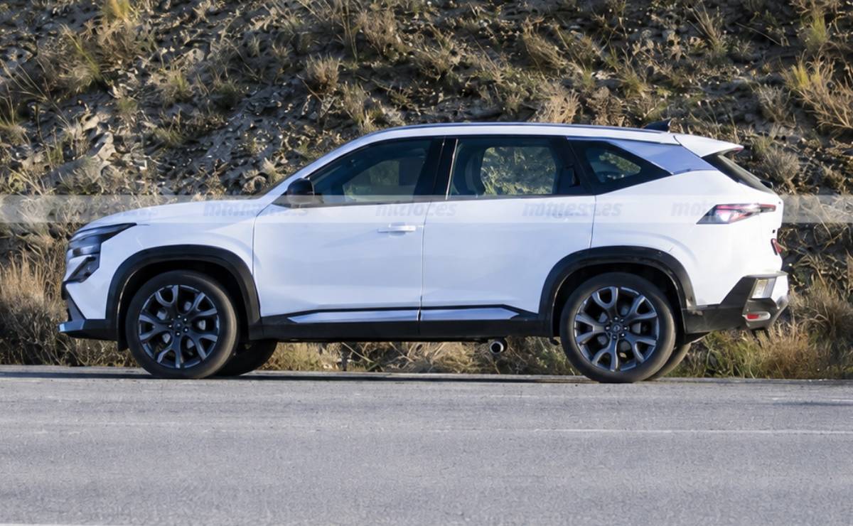 El SUV rival de Ford Territory y Toyota Corolla Cross prepara una versión híbrida con tracción 4x4 1 SUV Renault Boreal 4x4 perfil