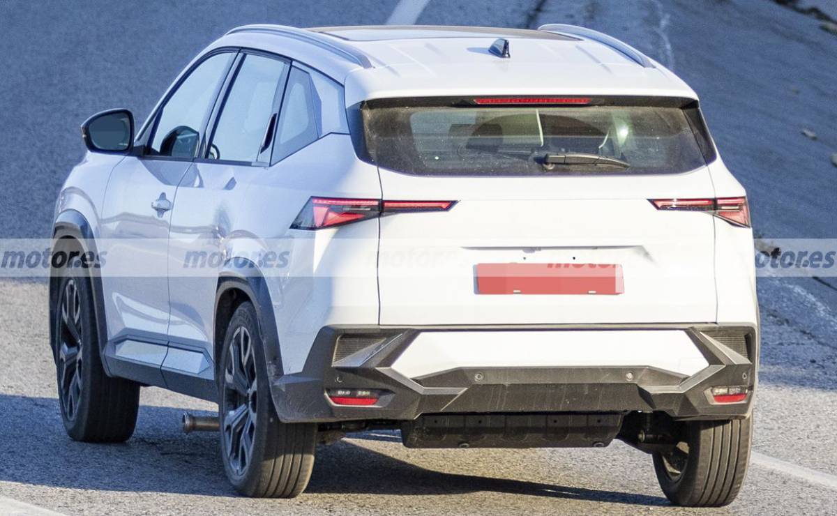El SUV rival de Ford Territory y Toyota Corolla Cross prepara una versión híbrida con tracción 4x4 5 SUV Renault Boreal 4x4 trasera