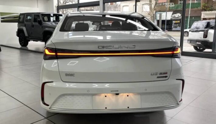 Sedan Baic U5 plus cola