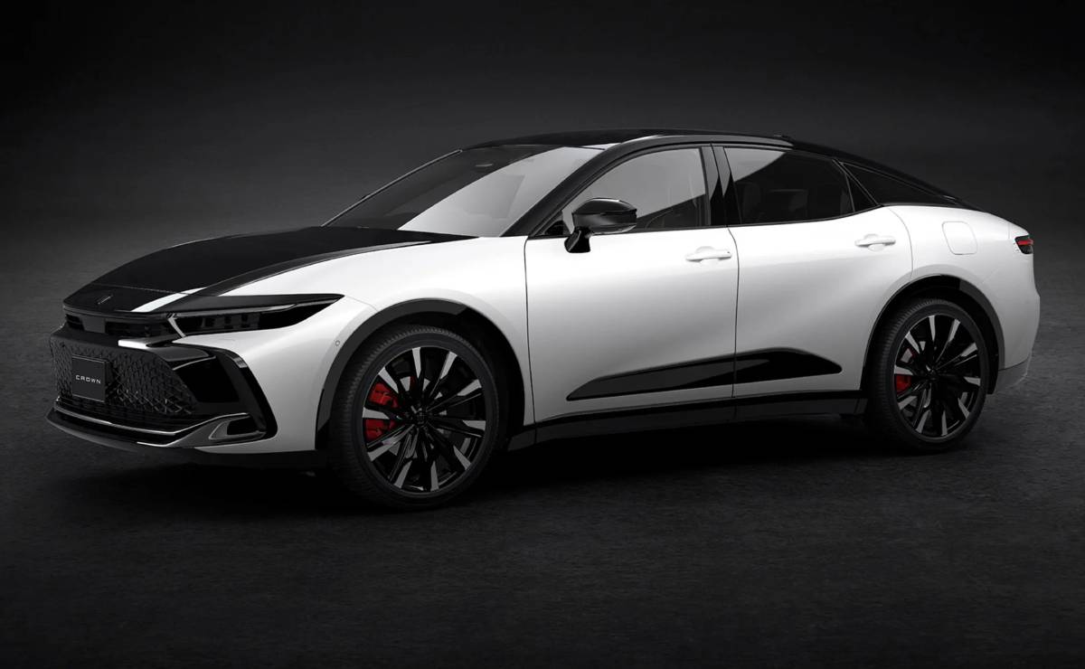 Toyota Crown Crossover frente