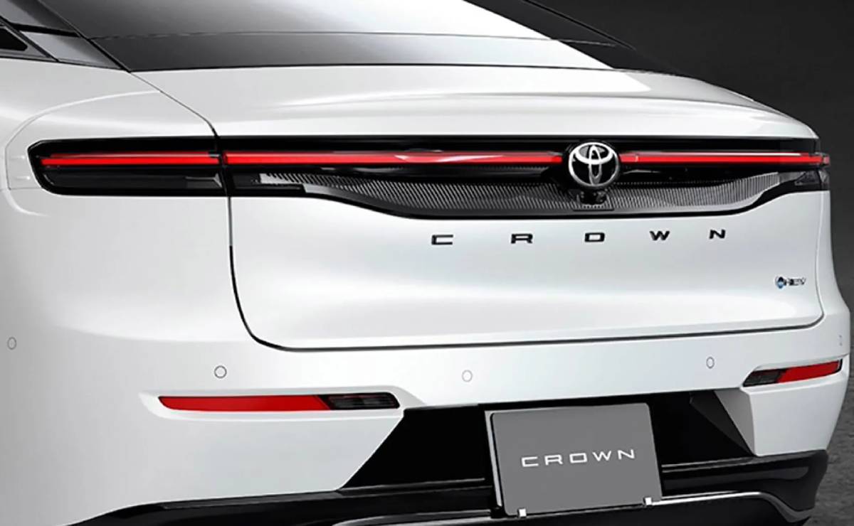 Toyota Crown Crossover teaser