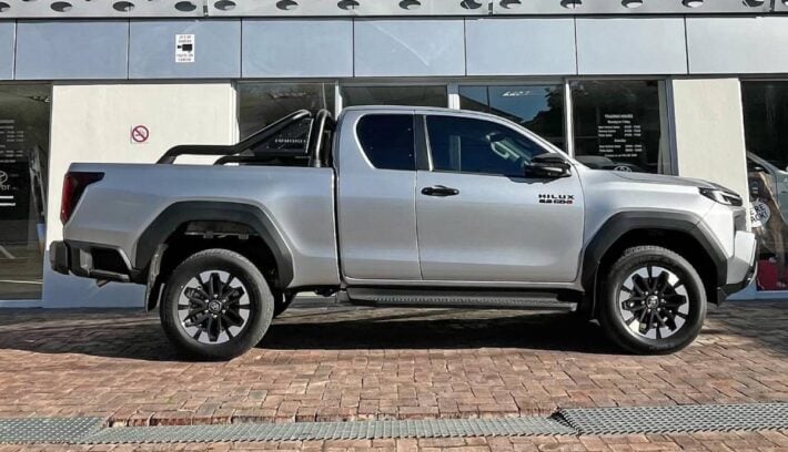 Toyota Hilux 2026 Xtra Cab Raider X perfil