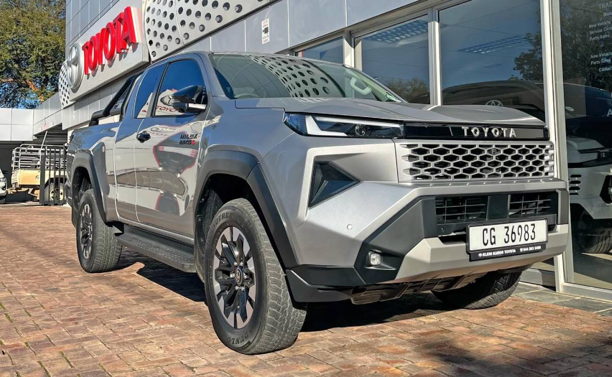 Toyota Hilux 2026 Xtra Cab Raider X perfil frente