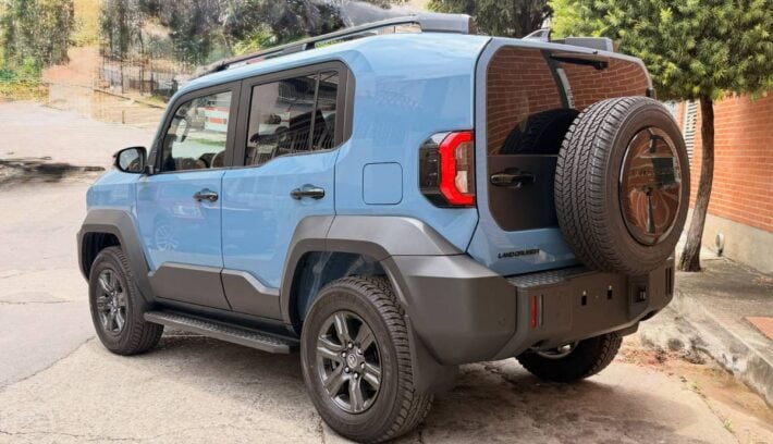 Toyota Land Cruiser FJ trasera 3
