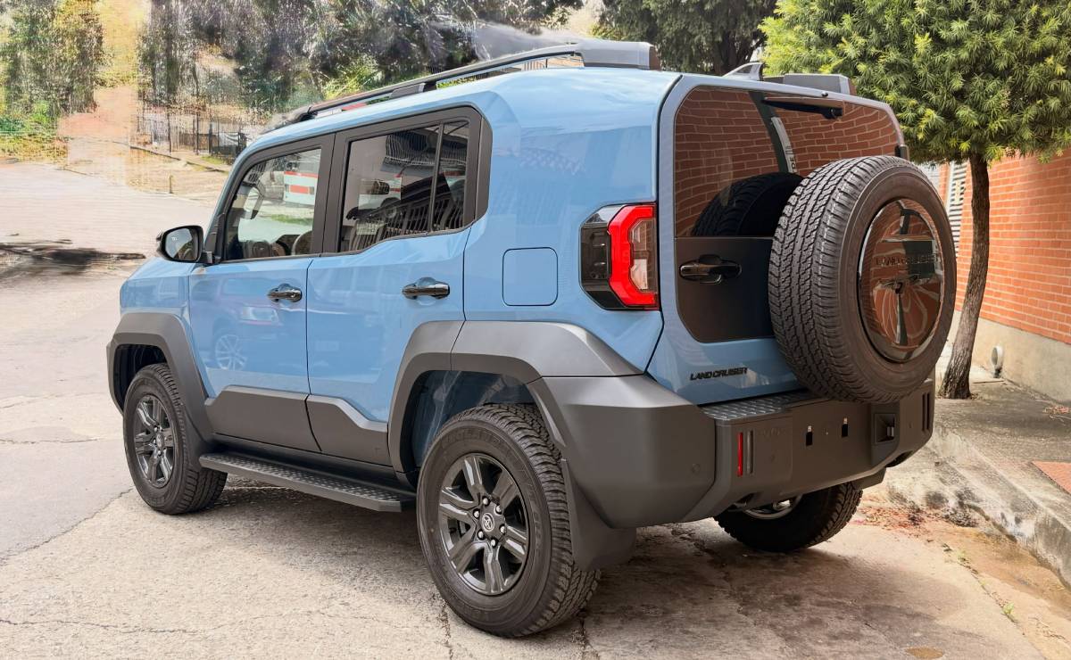 Toyota Land Cruiser FJ trasera 3