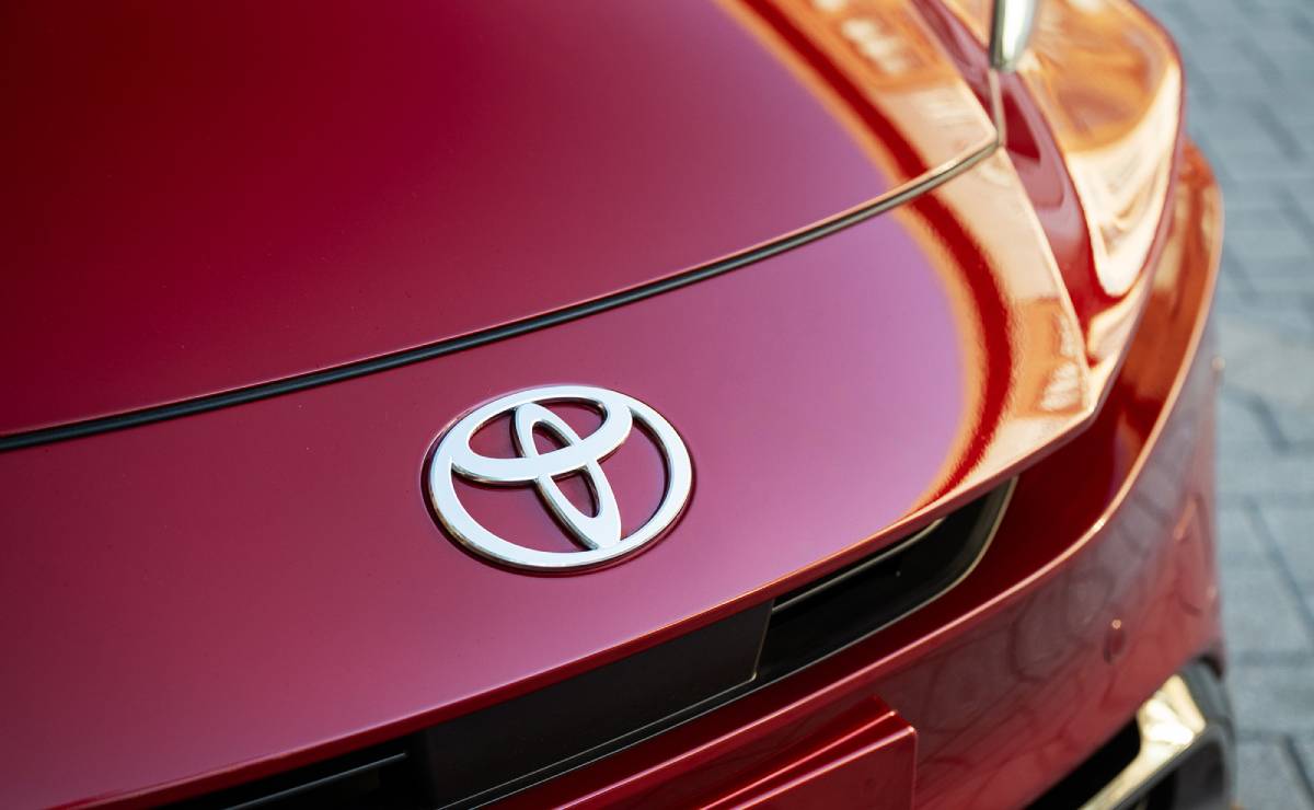 Toyota Prius 2027 teaser