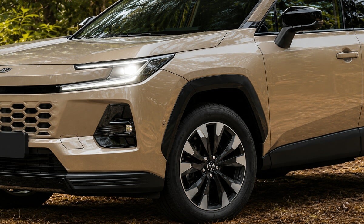 El renovado SUV de Toyota superior a Corolla Cross, con 236 CV y buen precio 1 Toyota RAV4 HEV 2026, el SUV mediano