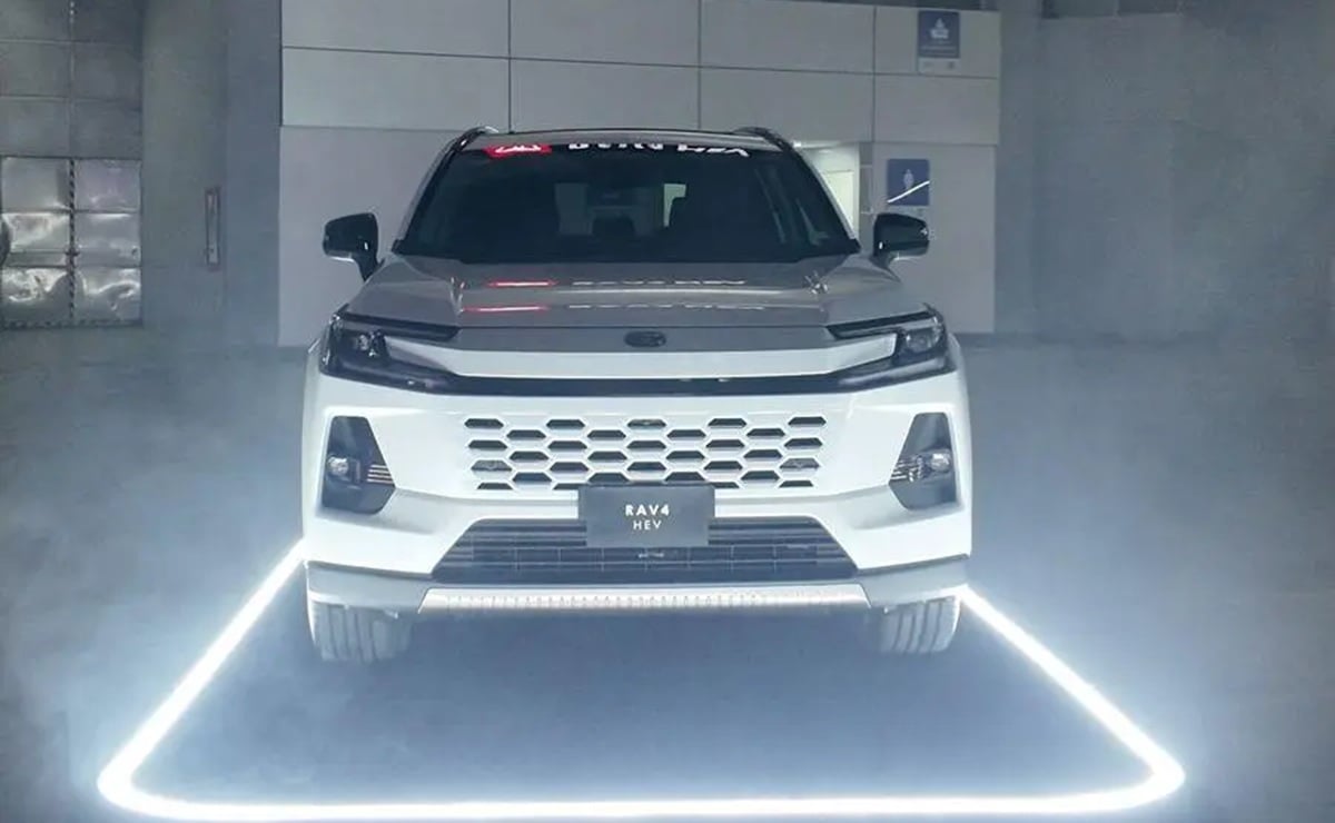 El renovado SUV de Toyota superior a Corolla Cross, con 236 CV y buen precio 4 Toyota RAV4 HEV frontal