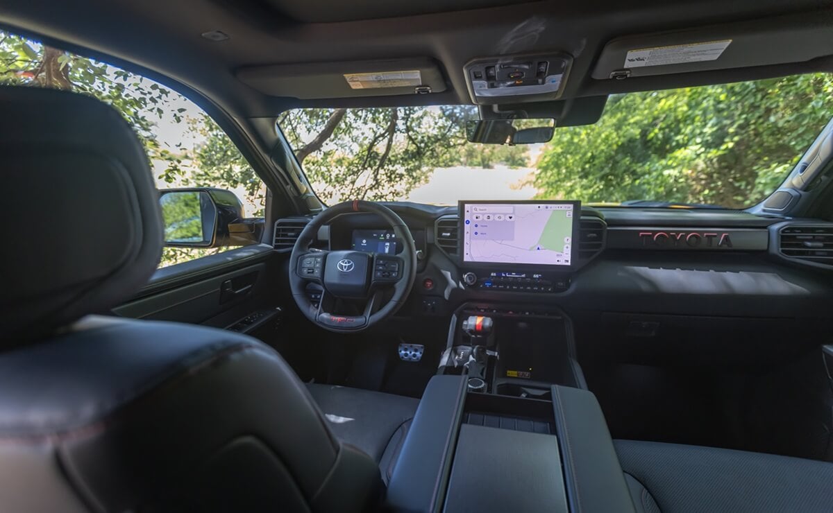 Es el más grande: Toyota renueva un SUV para competir contra Ford y Chevrolet 4 Toyota Sequoia 2027 interior