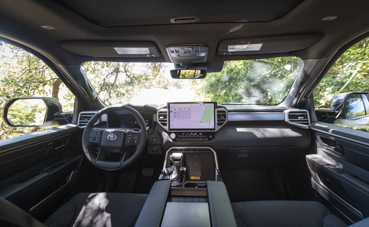 Más potente que Hilux, con otro diseño y una nueva versión: Toyota presentó una renovada pick up 4 Toyota Tundra 2027 interior