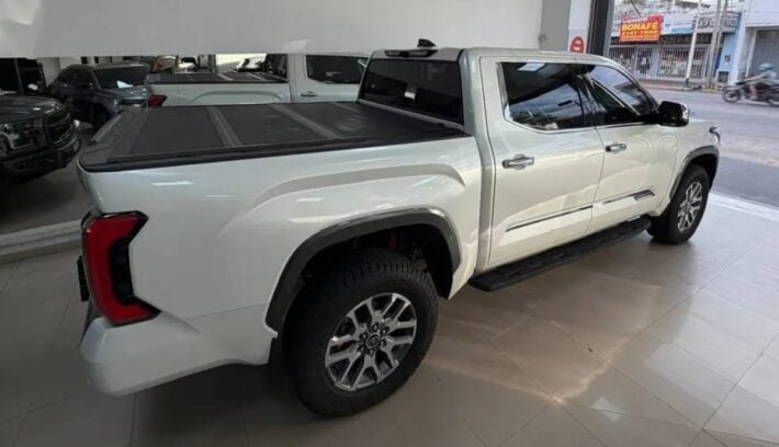 Toyota Tundra EDICION 1794 perfil