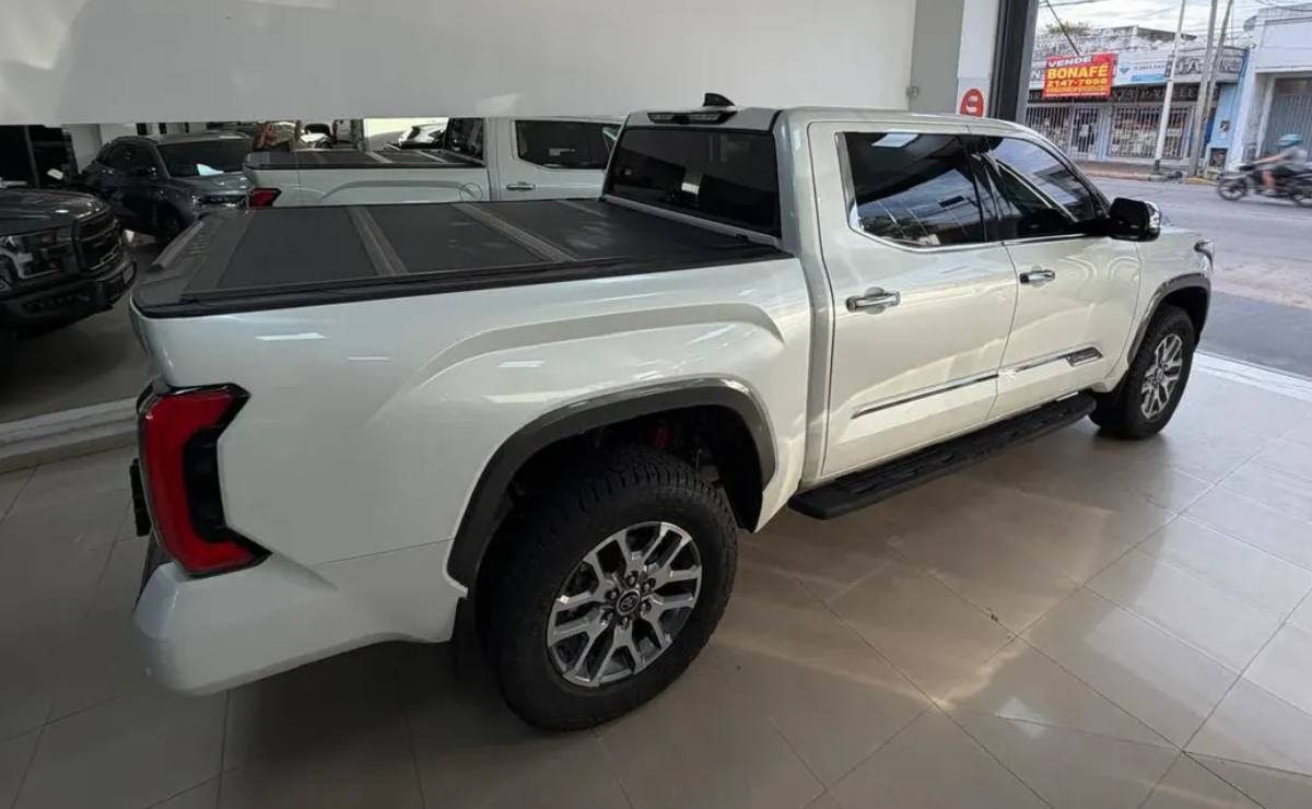 Toyota Tundra EDICION 1794 perfil