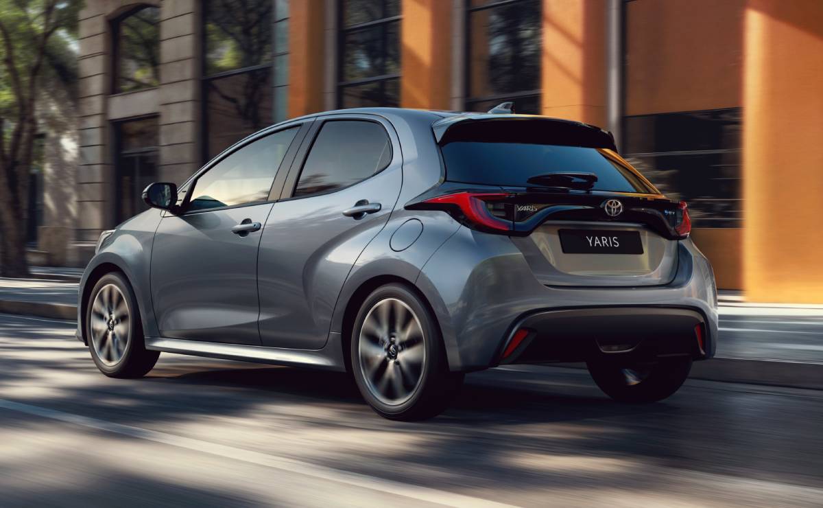 Toyota Yaris Hybrid 2026 accion trasera