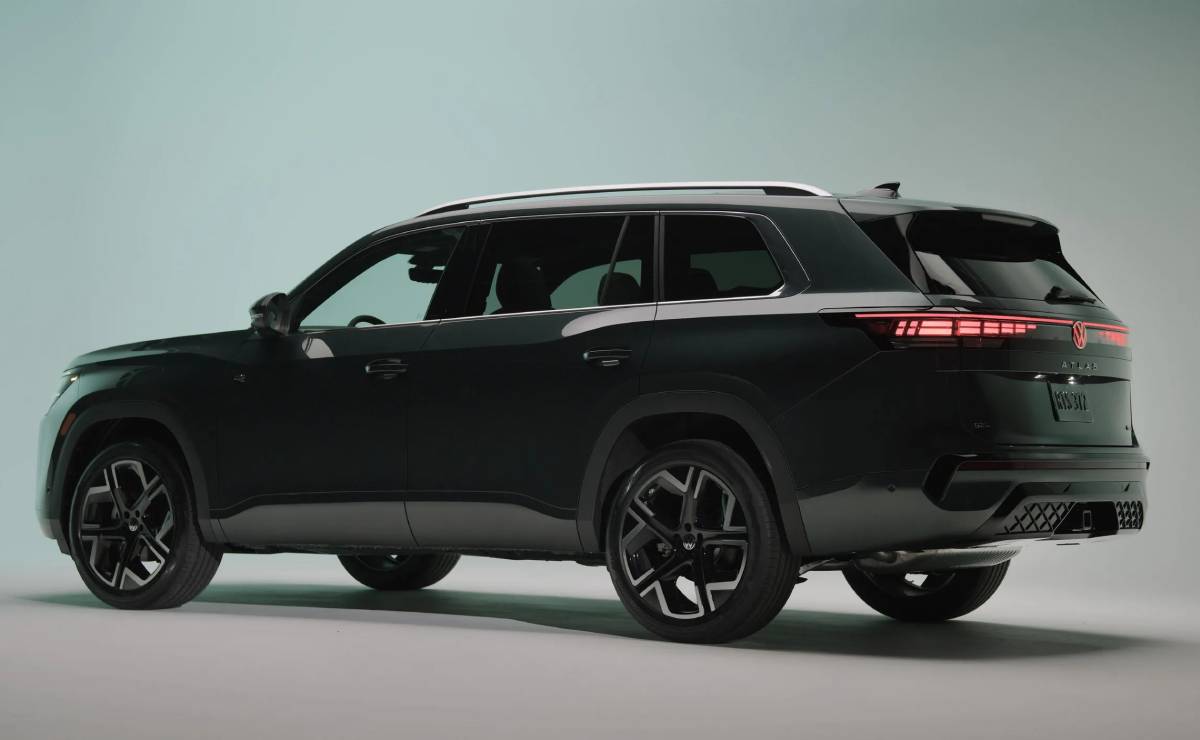 Volkswagen renovó uno de sus SUV más grandes: ahora tiene equipamiento de lujo desde la versión base 5 Volkswagen Atlas 2027 trasera