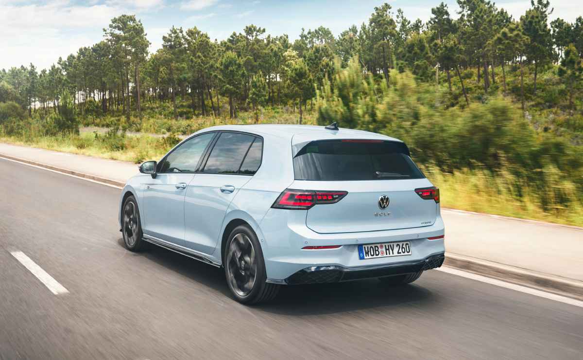 Volkswagen amplía la gama de Golf y T-Roc con una nueva versión más eficiente: ¿cuánto cuesta? 4 Volkswagen Golf Hybrid 1