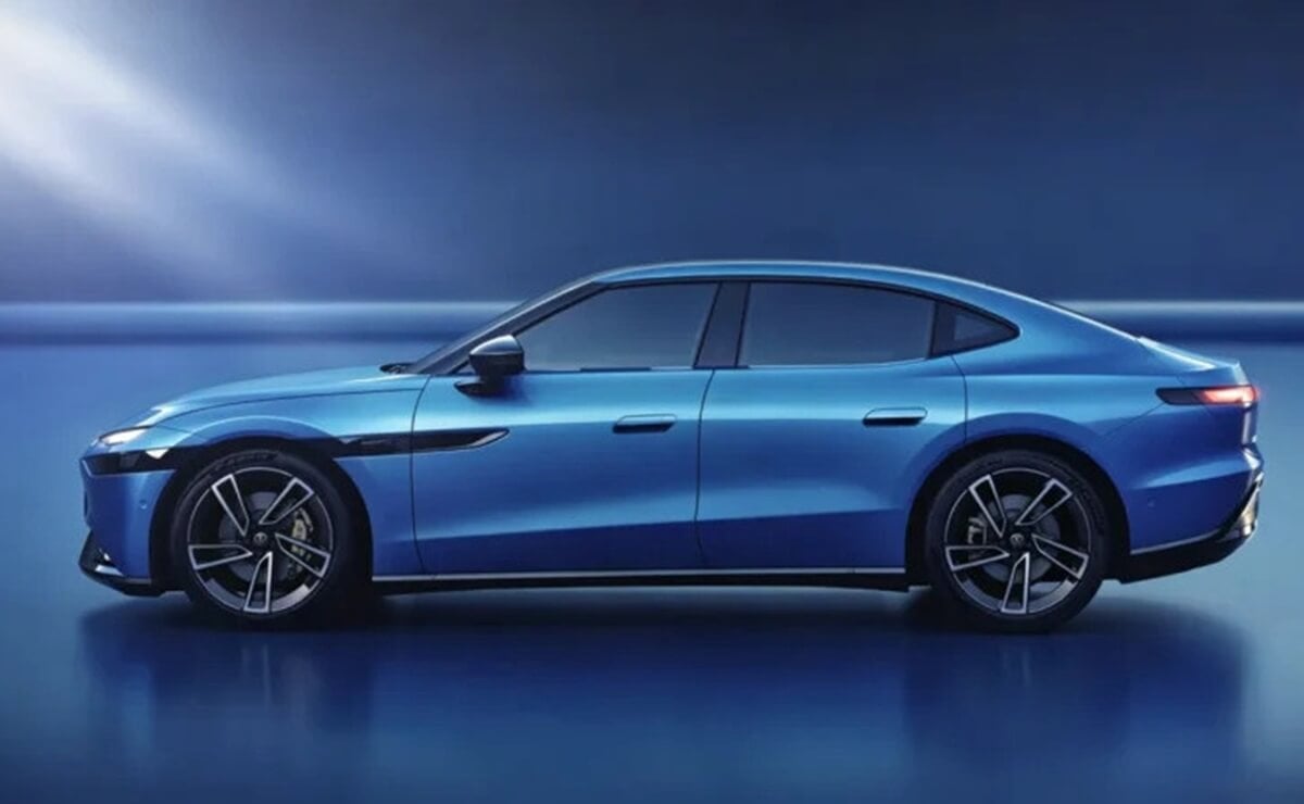 Volkswagen presentó un nuevo sedán: 496 CV, superior a Vento y Passat y más barato 2 Volkswagen ID. Unyx 09 perfil