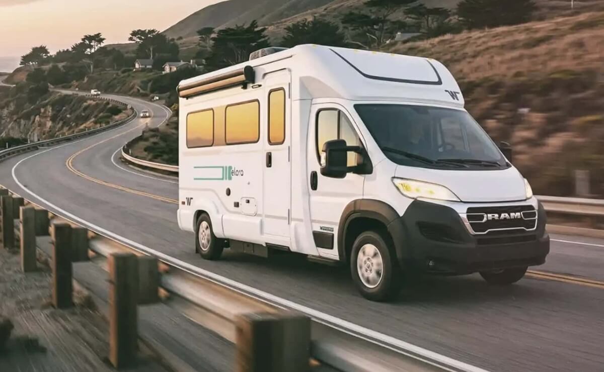 Winnebago Elora 2026 en accion