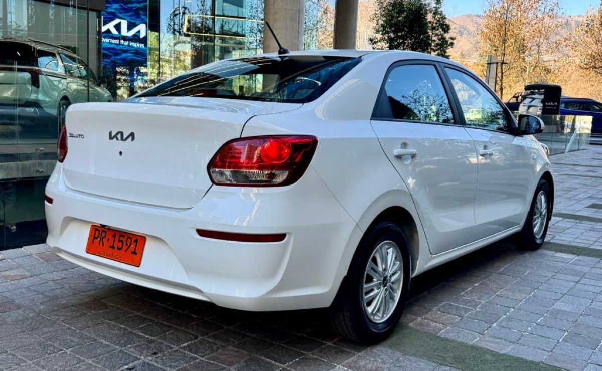 kia soluto sedan2