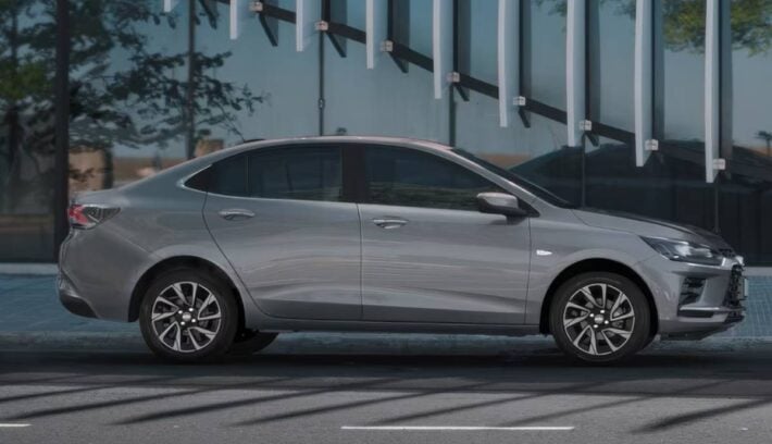 Chevrolet Onix Plus perfil 1