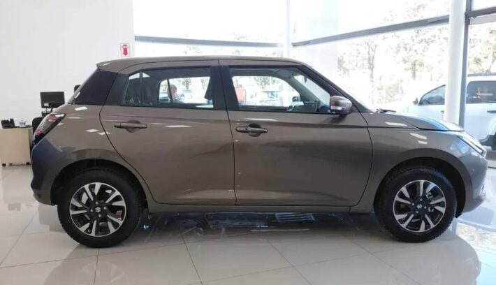 Hatchback Suzuki Swift Hybrid perfil