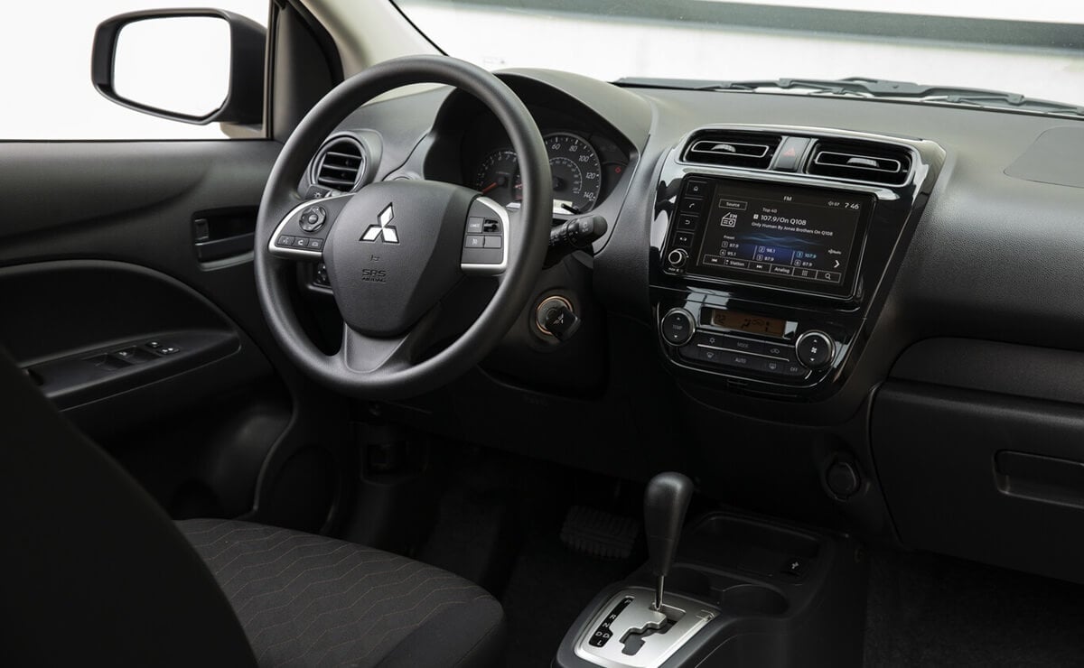 Mitsubishi Mirage G4 interior