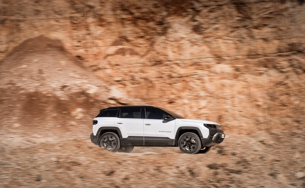 Jeep lanzó un nuevo Compass con 375 CV y más para superar a Toyota Corolla Cross 3 New Compass