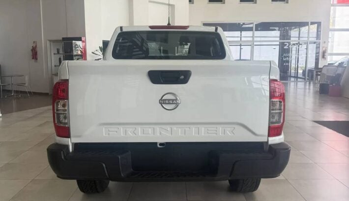 Nissan Frontier S 4x2 MT cola