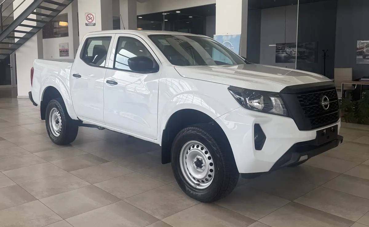 Nissan Frontier S 4x2 MT frente