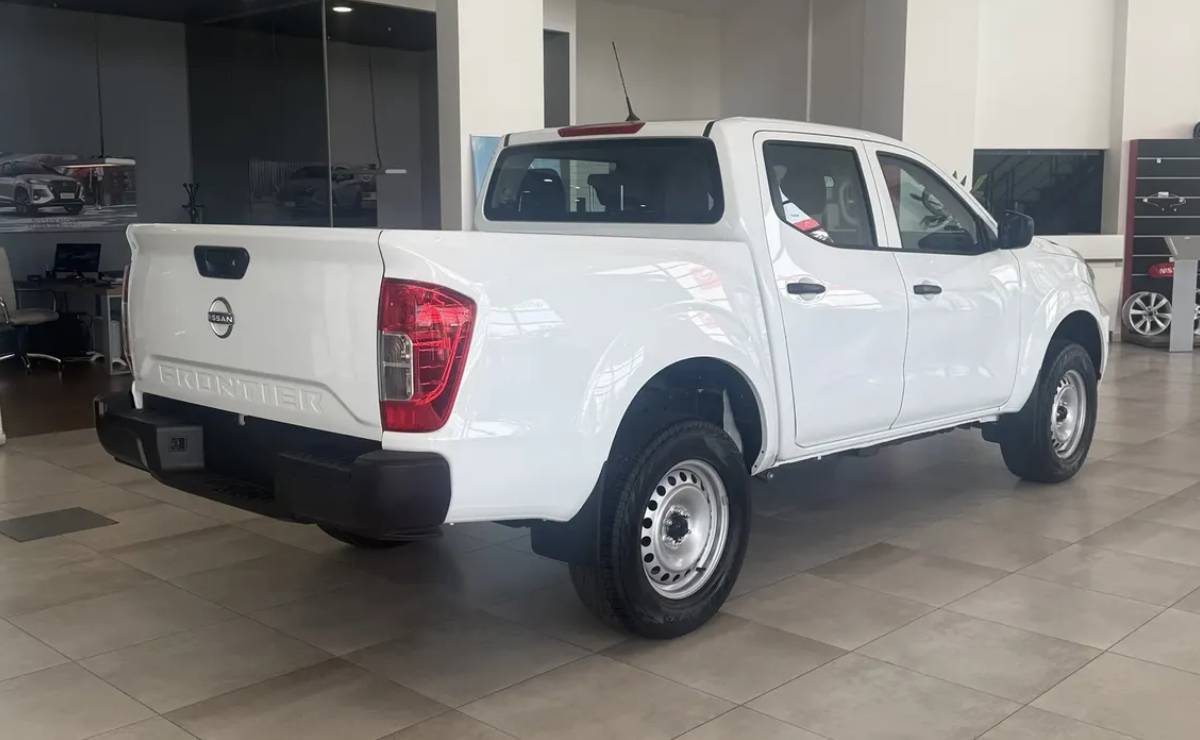 Nissan Frontier S 4x2 MT trasera