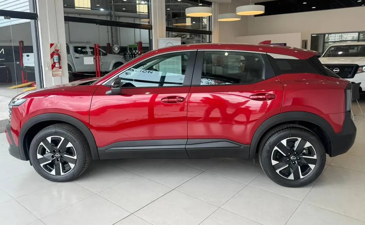 Nissan Kicks Sense perfil