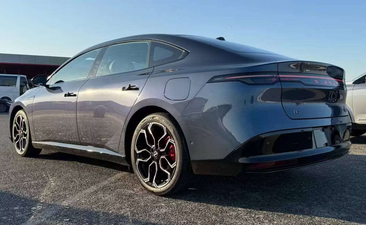 Nissan N7 trasera 2