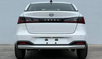 Nissan Versa Sense Base TM cola