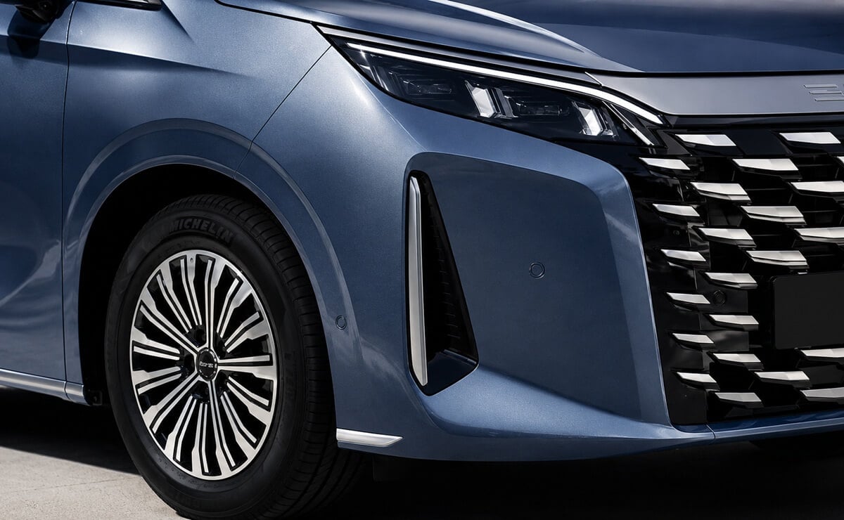 BYD no para: así será su nuevo monovolumen premium con 422 CV 1 BYD M9, el nuevo monovolumen de la marca