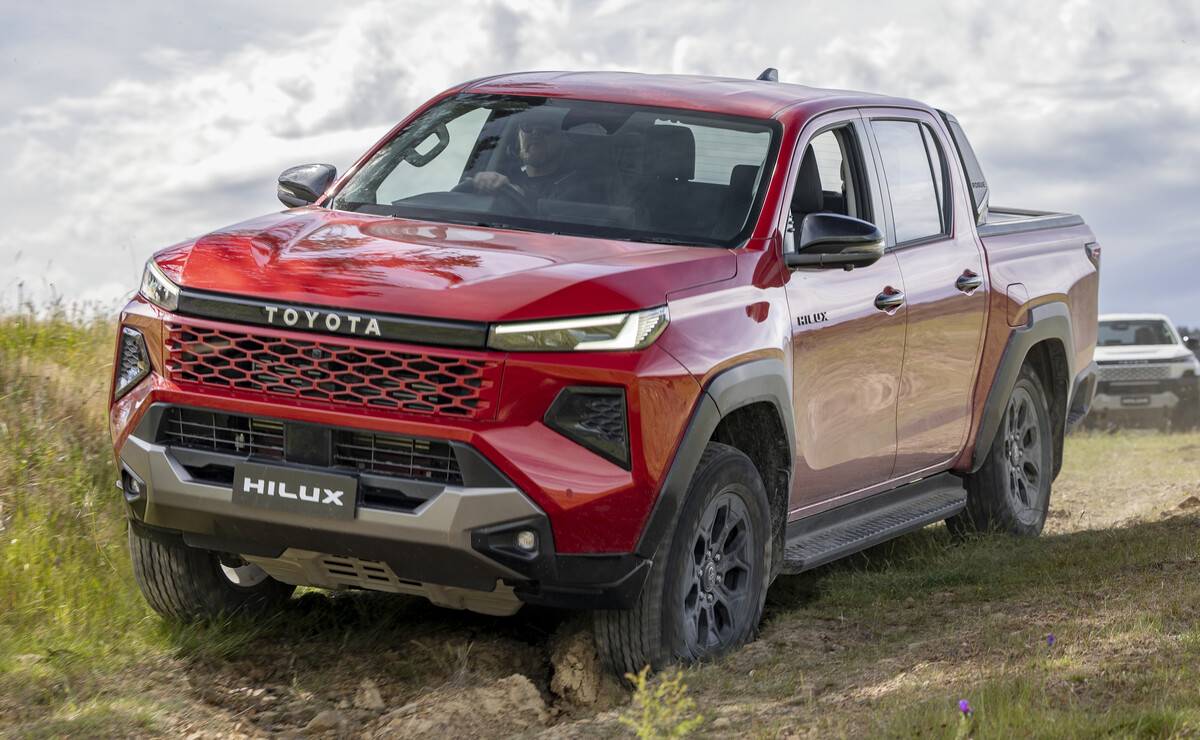 La nueva Toyota Hilux llega a la región y ya tiene precios: ¿seguirá siendo la pick up más vendida? 6 Nueva Toyota Hilux accion