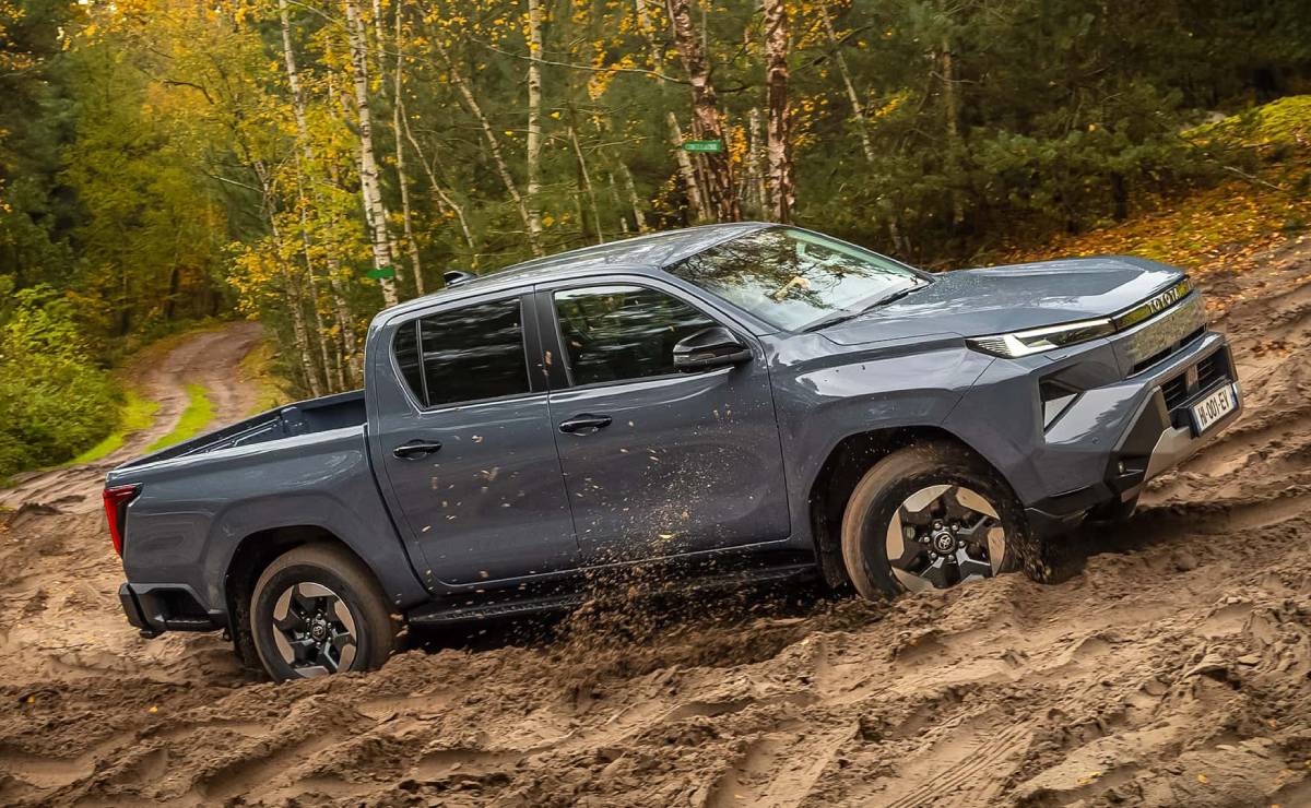 Nueva Toyota Hilux electrica accion 1