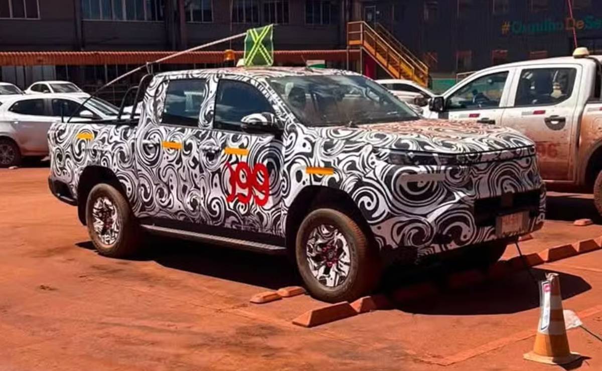 Nueva Toyota Hilux electrica camuflada 1