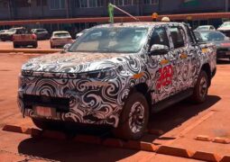 Nueva Toyota Hilux electrica camuflada