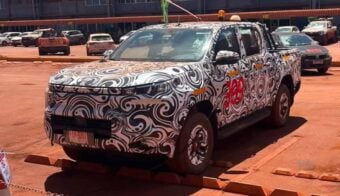Nueva Toyota Hilux electrica camuflada
