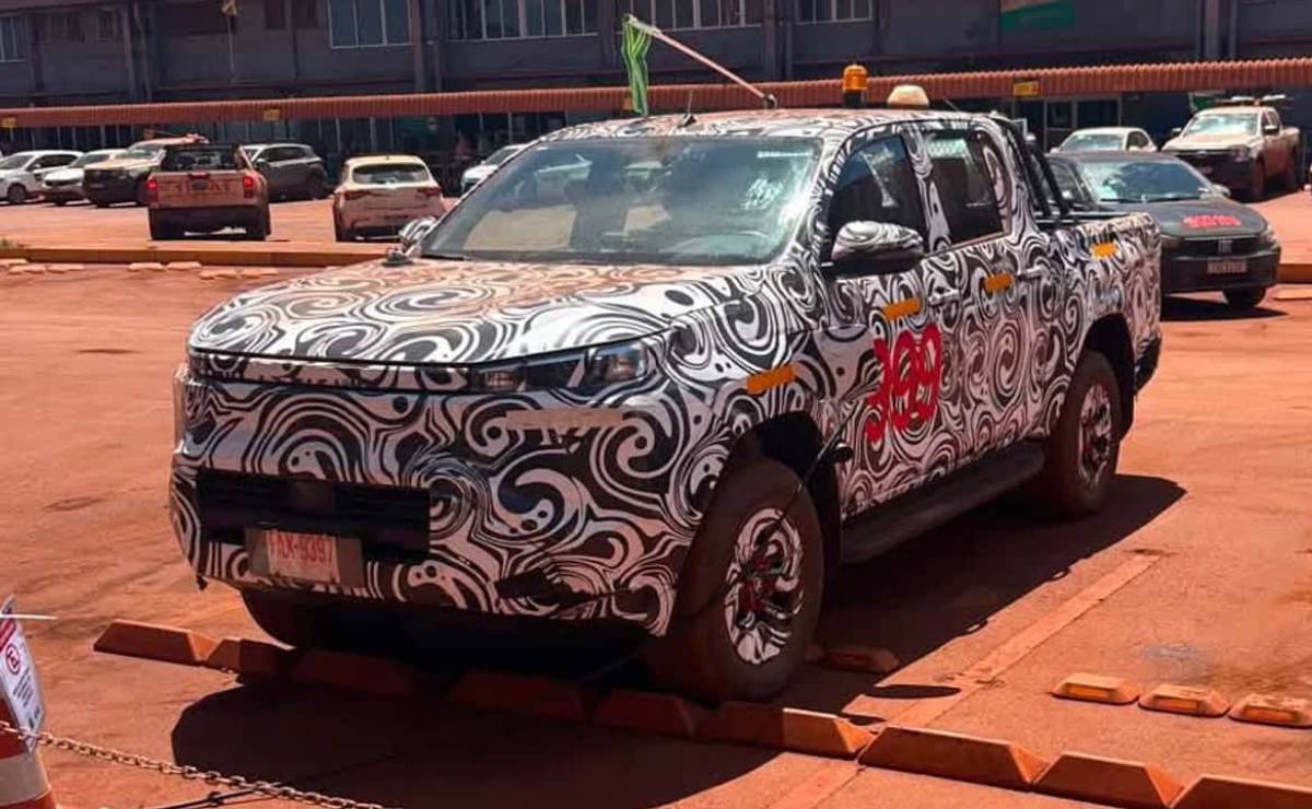 Nueva Toyota Hilux electrica camuflada