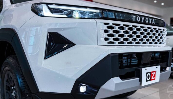Nueva Toyota Hilux trompa teaser