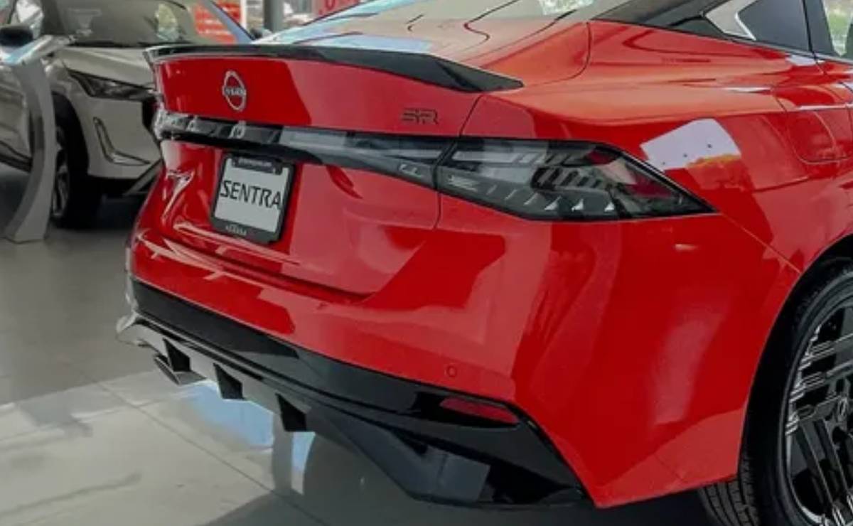 El nuevo Nissan Sentra se actualiza con diseño deportivo y más equipamiento para enfrentar al Toyota Corolla 1 Nuevo Nissan Sentra cola 2