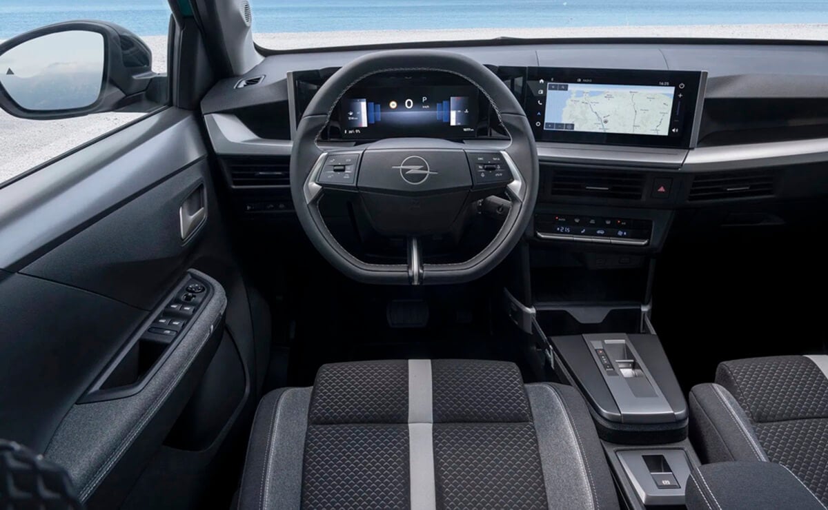 Opel Frontera interior
