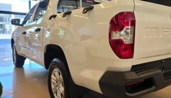 Cuesta menos de 29.000 dólares: la pick up base con 163 CV que busca competir contra Toyota Hilux 35 Pick up Maxus T60 trasera 1