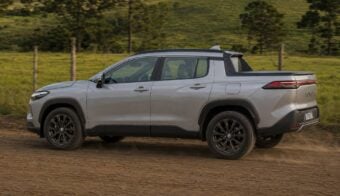 La pick up de Toyota con base de Corolla Cross que se prepara para competir contra Fiat Toro 22 Pick up Toyota Corolla Cross perfil