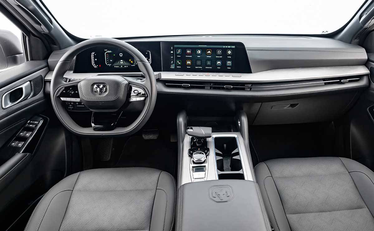 RAM Dakota Bighorn interior