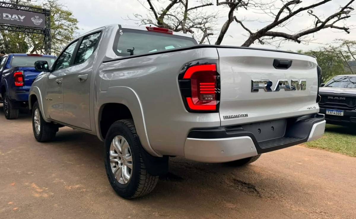 RAM Dakota Bighorn trasera